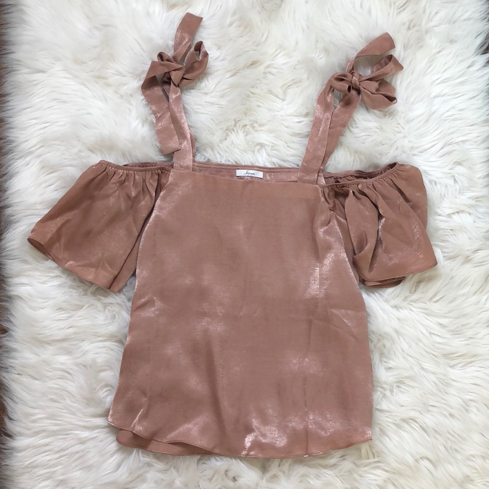 ⭐️ NEVER WORN OFF SHOULDER BLOUSE W TIE DETAIL